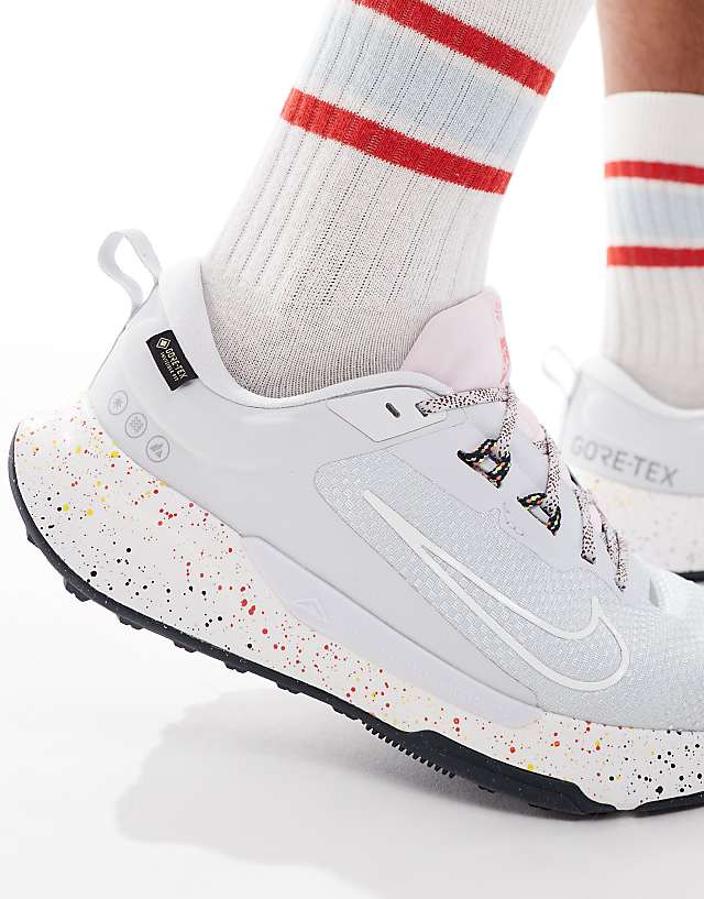 Asos Nike Running Juniper Trail 2 Gore-TEX Trainers In Light Grey