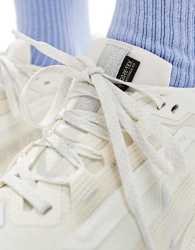 Asos Nike Running ReactX Pegasus Trail 5 Gore-Tex Trainers In White