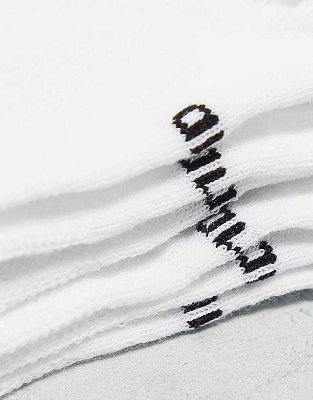 Asos Nike Sportswear Everyday Essential No-show Socks In White