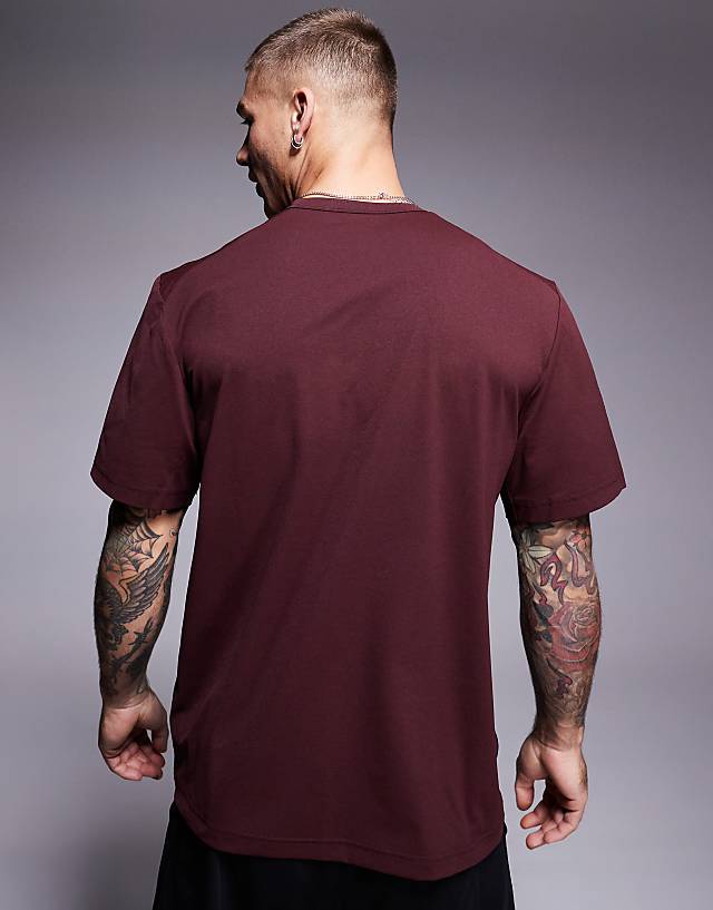 Asos Nike Training Dri-FIT Swoosh Graphic T-shirt In Burgundy