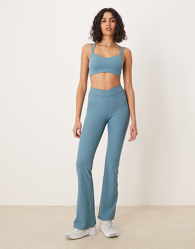 Asos Nike Training Zenvy Dri-FIT Soft Touch Alate Light Support Sports Bra In Blue