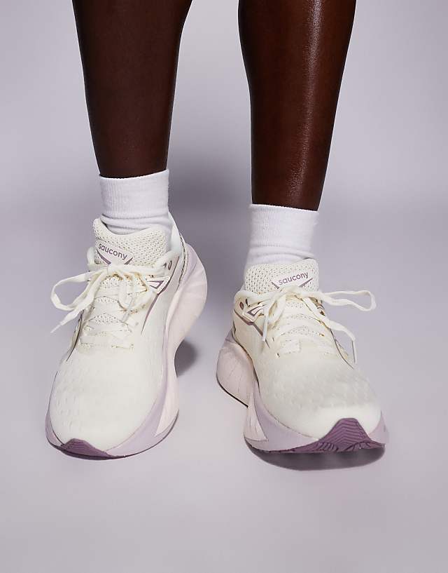 Asos Saucony Triumph 22 Neutral Cushioning Trainers In Vanilla