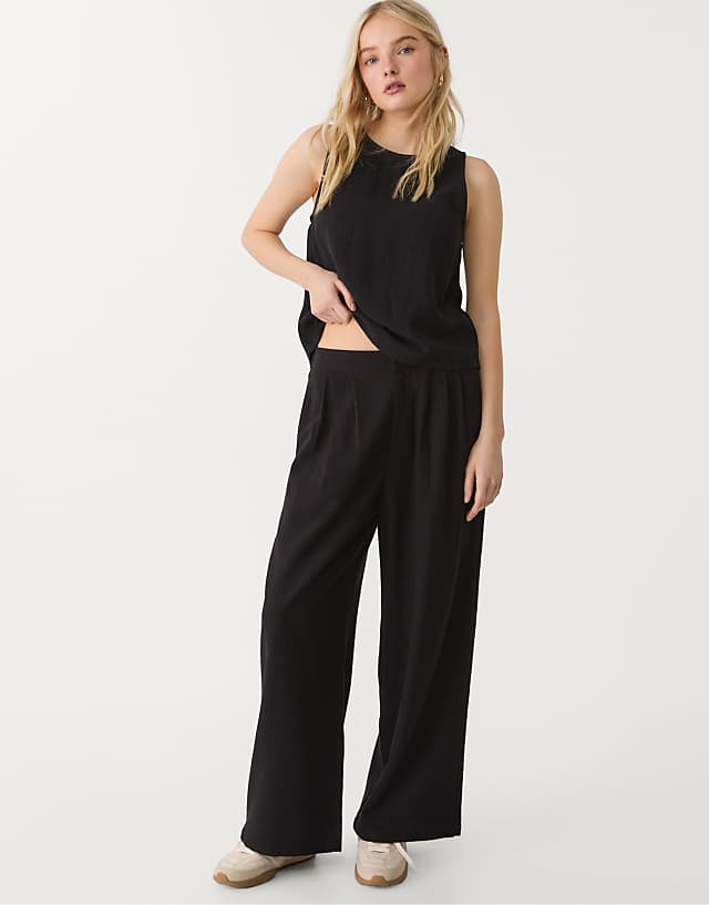Asos Stradivarius Linen Blend Racerback Top In Black