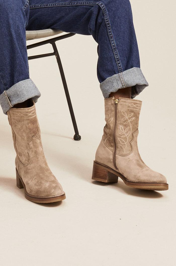 Aspiga Ella Suede Boots