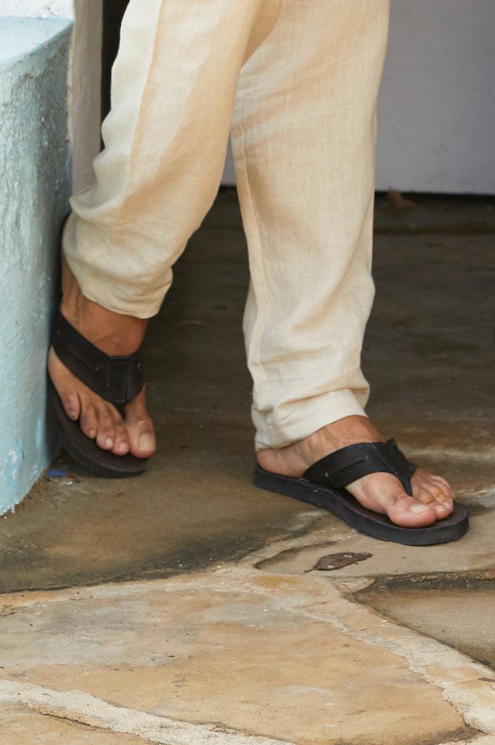 Aspiga Men's Leather Flip Flop