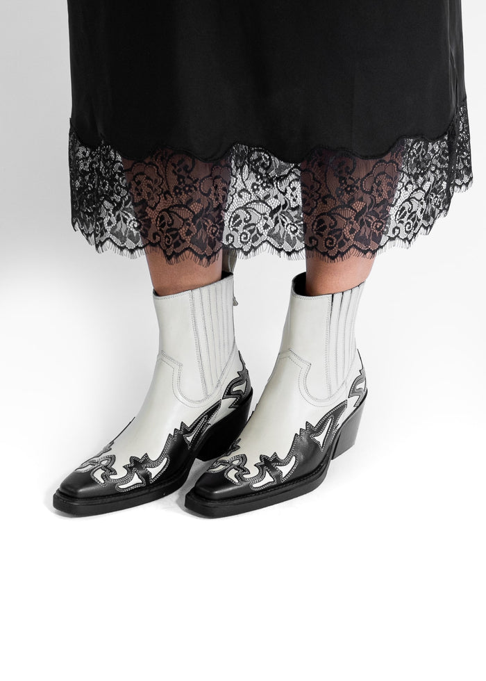 Asra Marvelo Rice/Black Western Boot