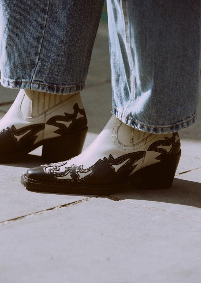 asra Marvelo Rice/Black Western Boot