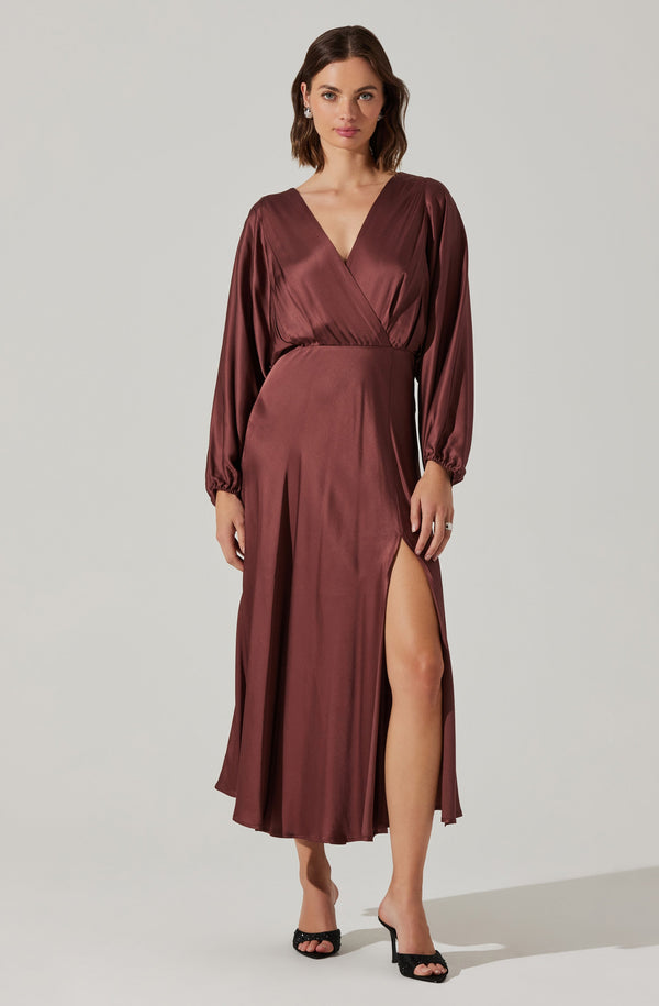astr the label Kimiko V-Neck Midi Dress