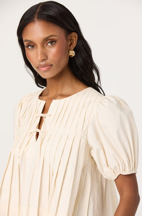 Astr The Label Pleated Puff Sleeve Top