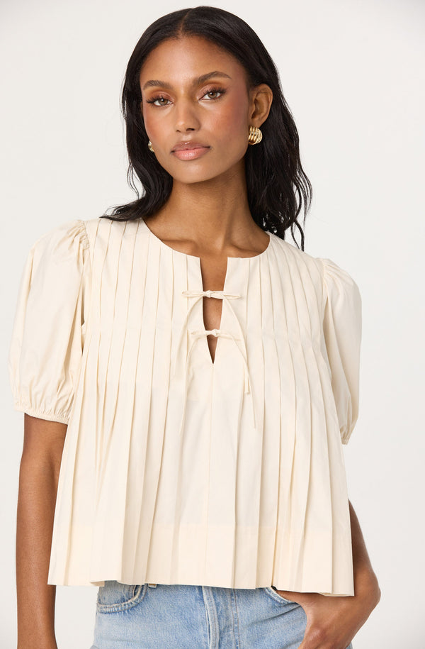 astr the label Pleated Puff Sleeve Top