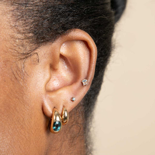 Astrid & Miyu Dome Huggies In Gold