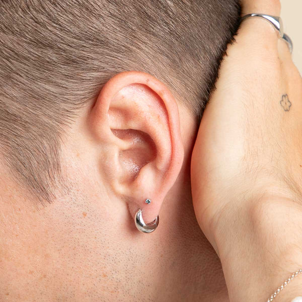 Astrid & Miyu Dome Huggies In Silver