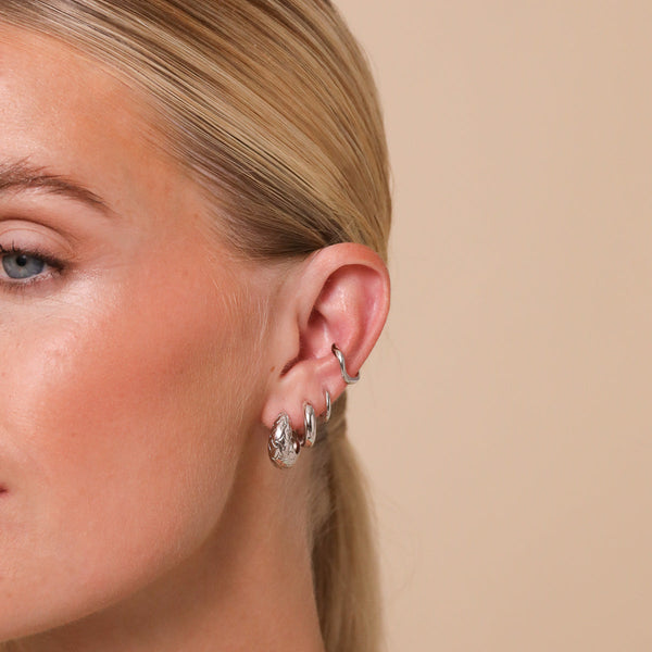 Astrid & Miyu Essential Huggies In Silver