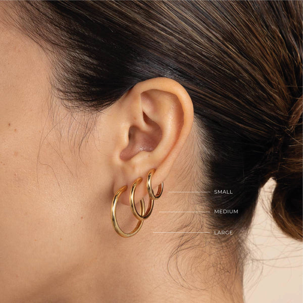 Astrid & Miyu Essential Small Hoops In Gold