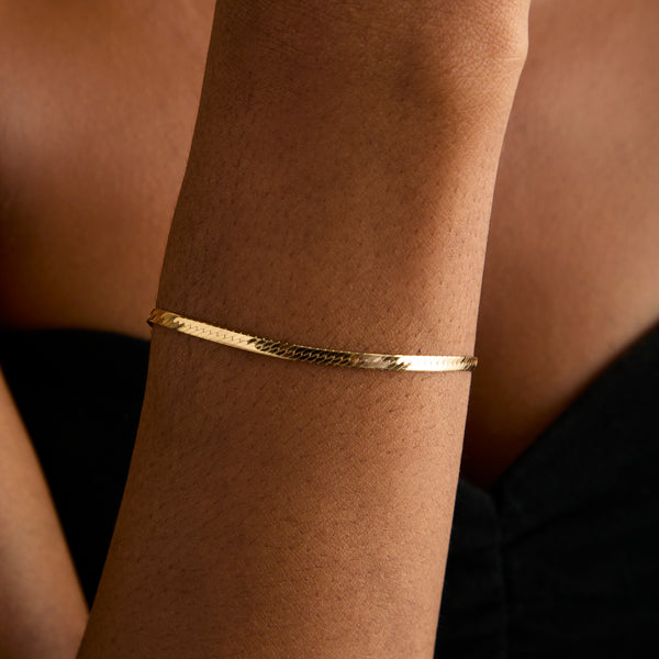 Astrid & Miyu Essential Snake Chain Bracelet In Gold