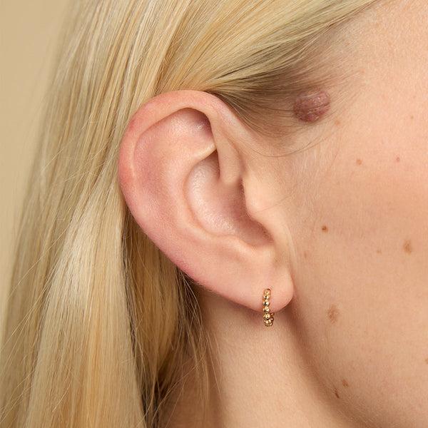 Astrid & Miyu Heart Huggies In Solid Gold