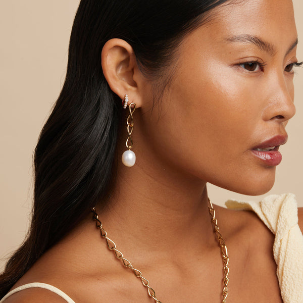 Astrid & Miyu Infinite Pearl Drop Studs In Gold