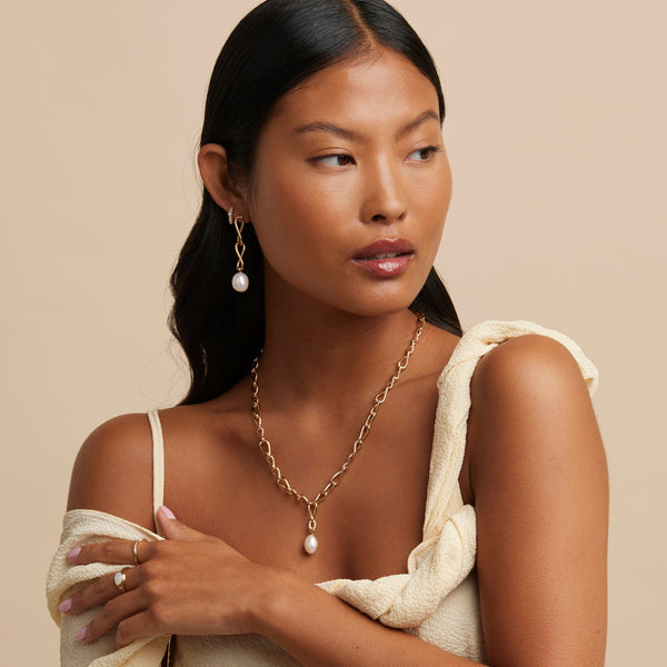 Astrid & Miyu Infinite Pearl Drop Studs In Gold