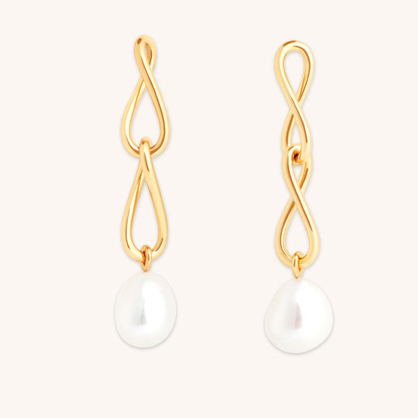 astrid & miyu Infinite Pearl Drop Studs in Gold
