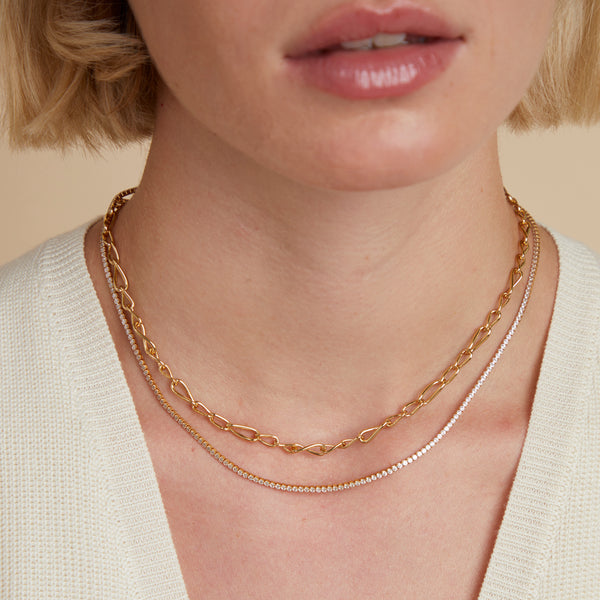 Astrid & Miyu Infinite Slim Chain Necklace In Gold