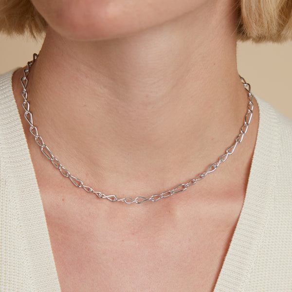 Astrid & Miyu Infinite Slim Chain Necklace In Silver