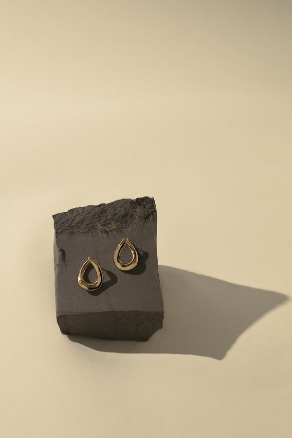 Astrid & Miyu Molten Large Hoops In Gold