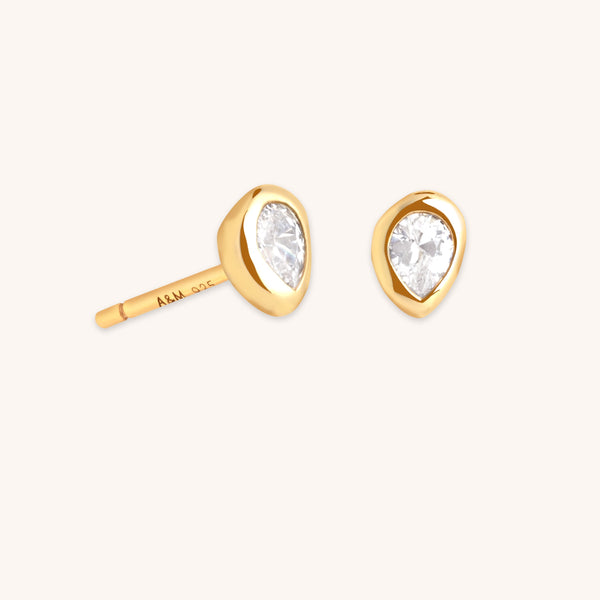 astrid & miyu Pear Crystal Bezel Studs in Gold