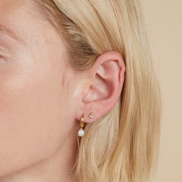 Astrid & Miyu Pearl & Crystal Studs In Gold