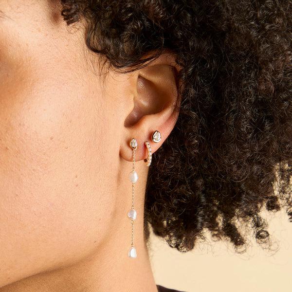 Astrid & Miyu Pearl Single Hoop In Gold