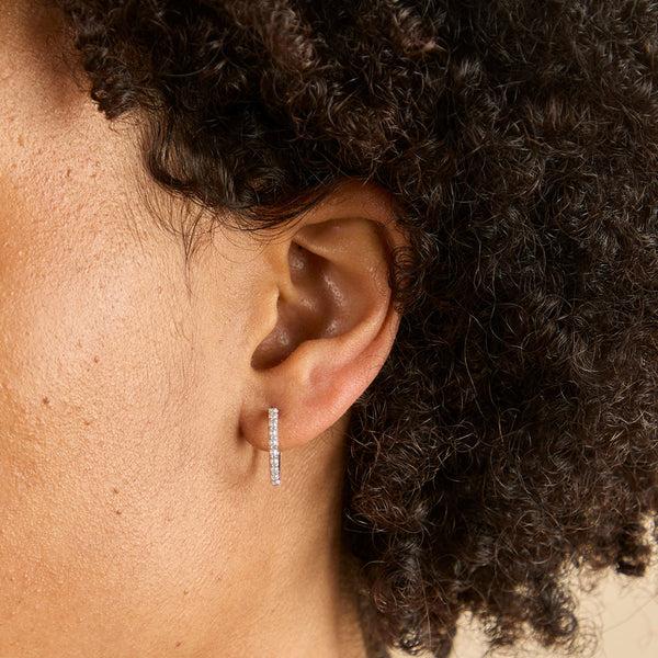 Astrid & Miyu Pearl Single Hoop In Silver