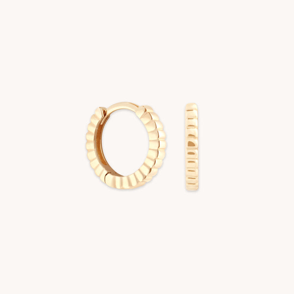 astrid & miyu Ridged Huggies in Solid Gold