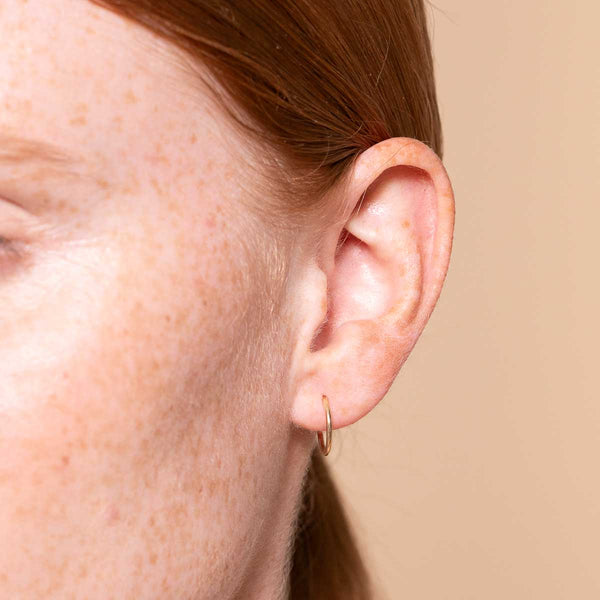 Astrid & Miyu Seamless Hoop 1mm In Solid Gold