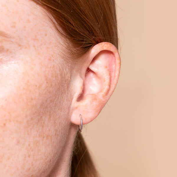 Astrid & Miyu Seamless Hoop 1mm In Solid White Gold