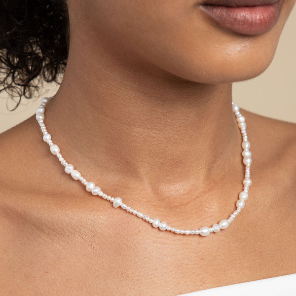 Astrid & Miyu Serenity Pearl Beaded Necklace In Gold