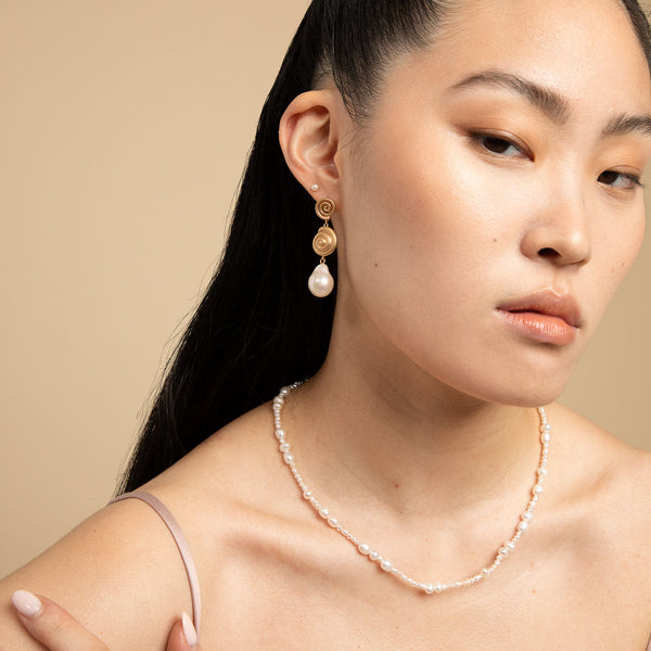 Astrid & Miyu Serenity Pearl Beaded Necklace In Gold