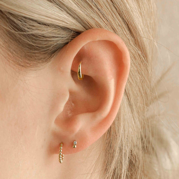 Astrid & Miyu Solid Gold Graduated Rook Hoop