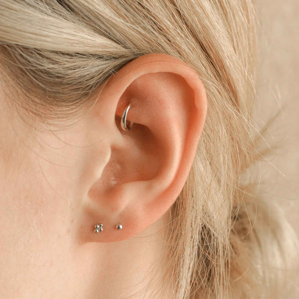 Astrid & Miyu Solid White Gold Graduated Rook Hoop