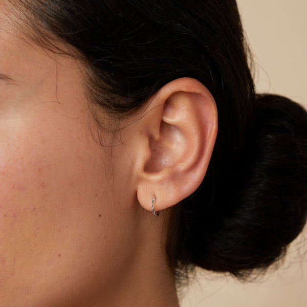 Astrid & Miyu Twist Huggies In Solid White Gold