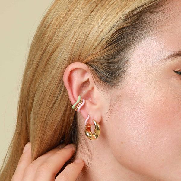 Astrid & Miyu Wave Ear Cuff In Gold