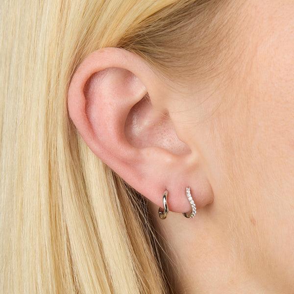 Astrid & Miyu Wave Huggies Gift Set In Silver