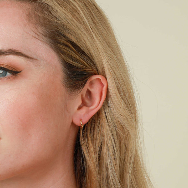 Astrid & Miyu Wave Huggies In Gold