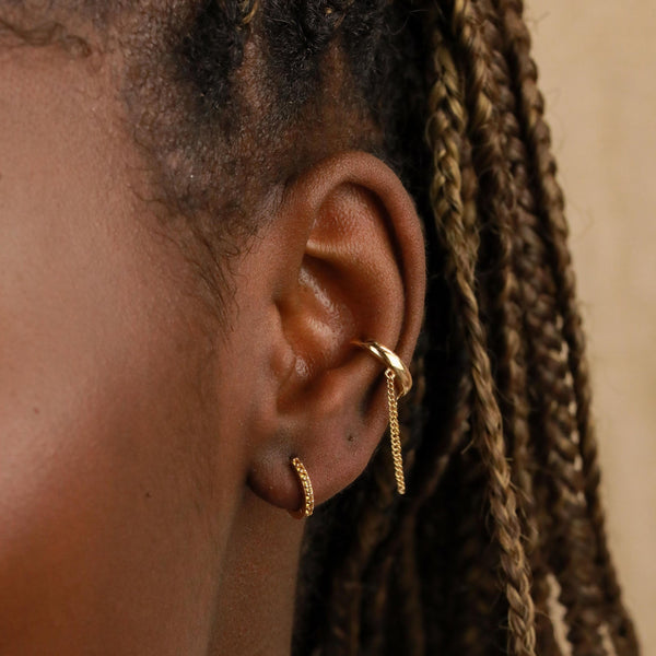 Astrid & Miyu August Birthstone Huggies In Gold With Peridot CZ