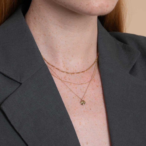 Astrid & Miyu August Peridot Birthstone Necklace In Solid Gold