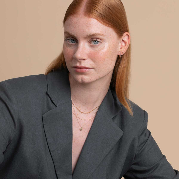 Astrid & Miyu August Peridot Birthstone Necklace In Solid Gold