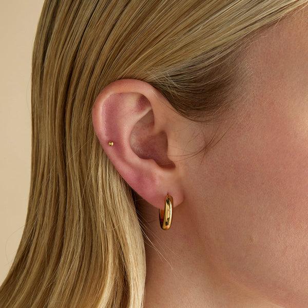 Astrid & Miyu Essential Ball Titanium Piercing Stud In Gold