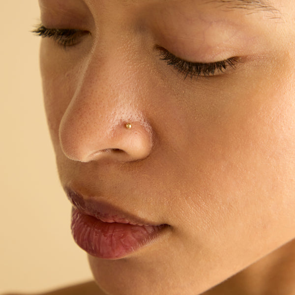 Astrid & Miyu Essential Ball Titanium Piercing Stud In Gold