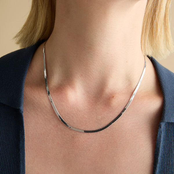 Astrid & Miyu Essential Snake Chain Necklace In Silver