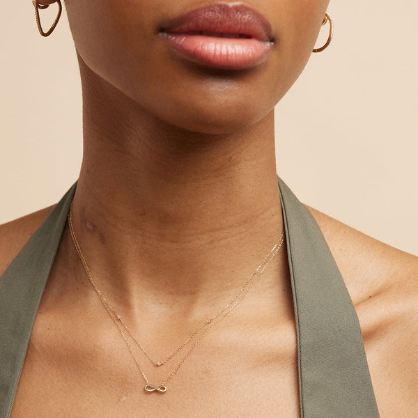 Astrid & Miyu Infinite Pendant Necklace In Solid Gold