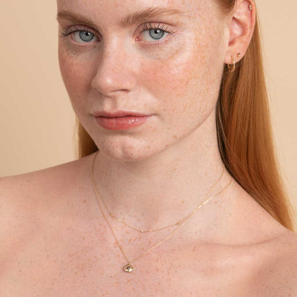 Astrid & Miyu January Garnet Birthstone Earrings In Solid Gold