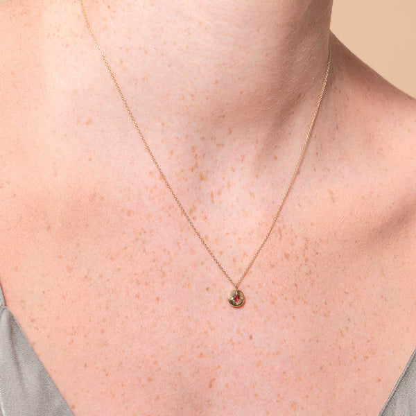 Astrid & Miyu January Garnet Birthstone Necklace In Solid Gold